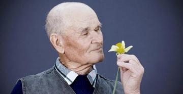 Запах пожилых людей: причины и как от него избавиться?